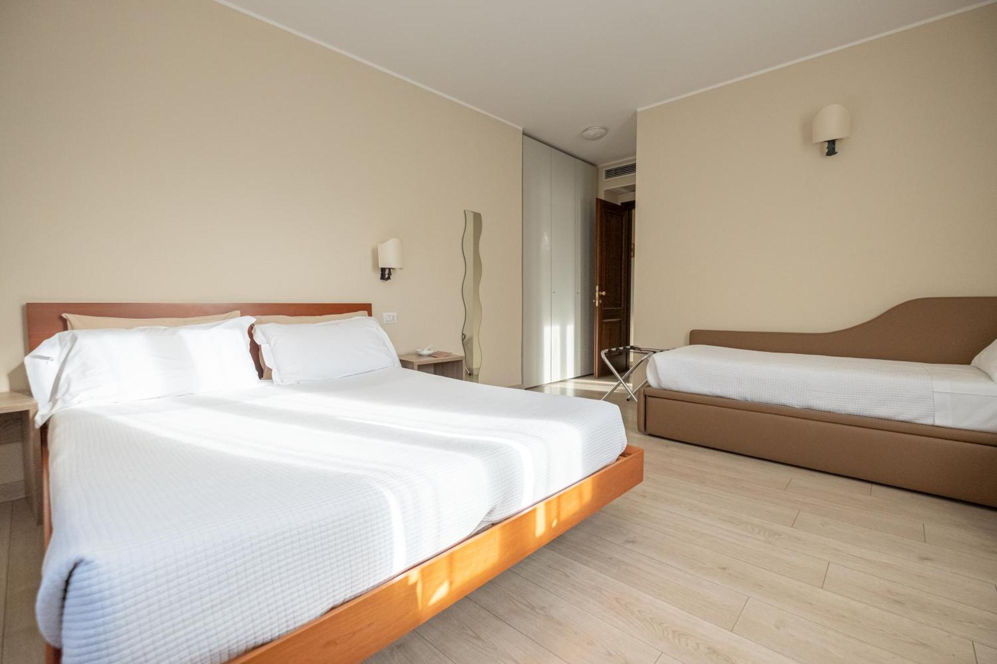 Il Grifo Bed and Breakfast Lenno Exteriör bild